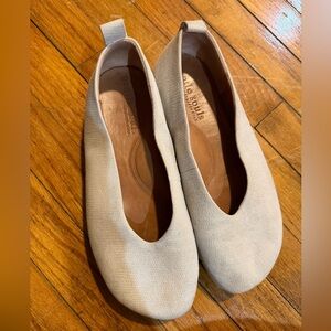 Gentle Souls Kenneth Cole size 8.5 women’s flats sparkly white cream